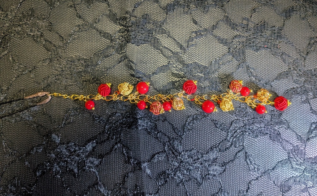 つまみ細工 赤と金の髪飾りセット