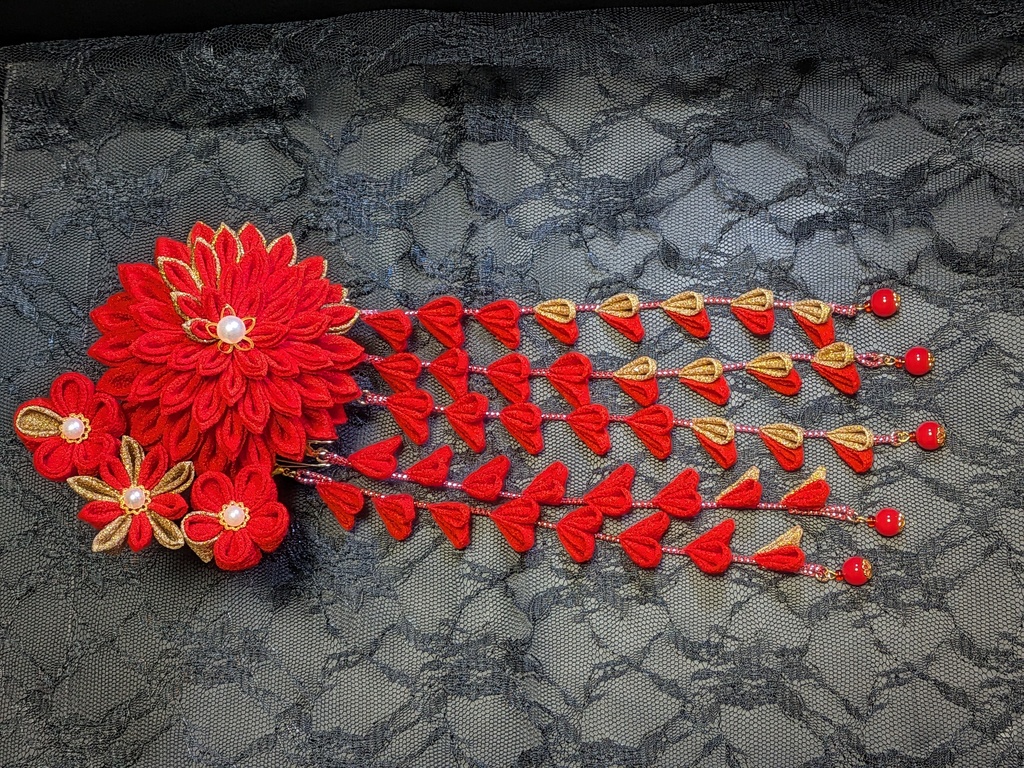 つまみ細工 赤と金の髪飾りセット