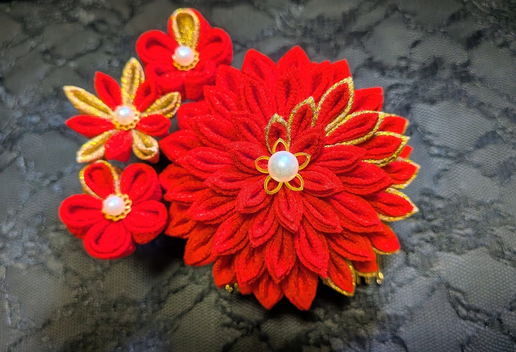 つまみ細工 赤と金の髪飾りセット