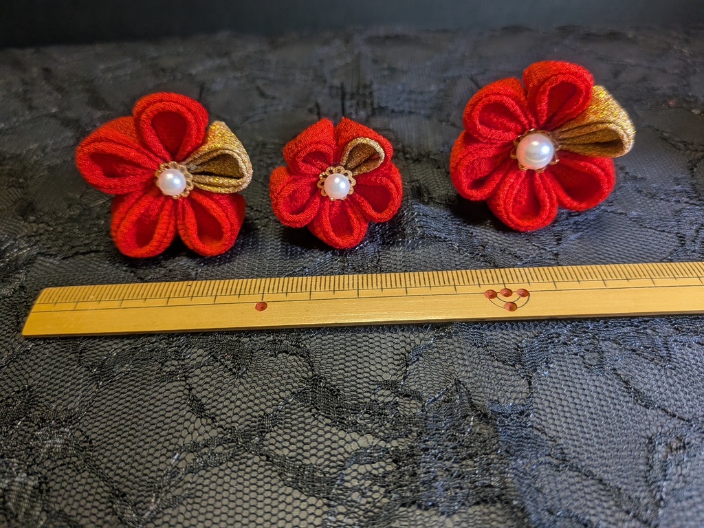 つまみ細工 赤と金の髪飾りセット