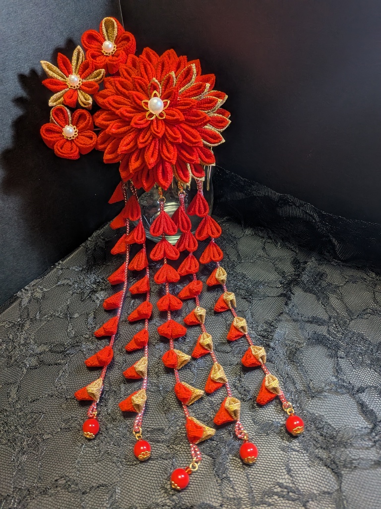 つまみ細工 赤と金の髪飾りセット