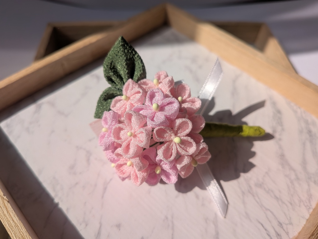 つまみ細工紫陽花のコサージュ(ピンク)