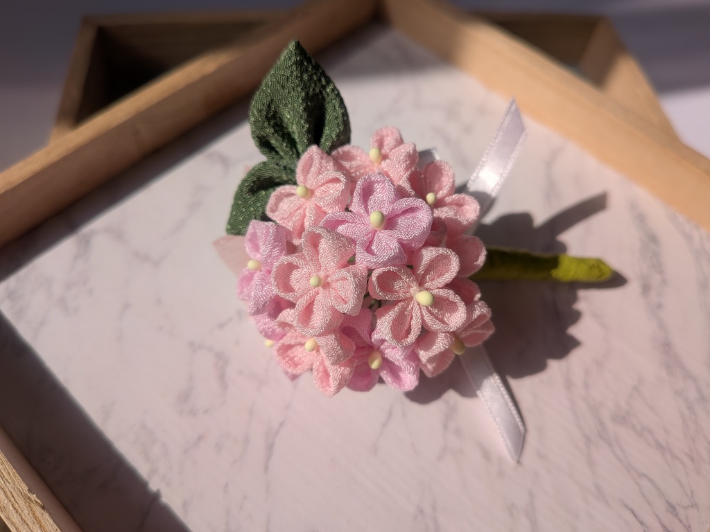 つまみ細工紫陽花のコサージュ(ピンク)