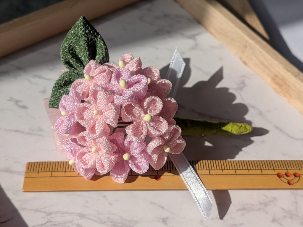 つまみ細工紫陽花のコサージュ(ピンク)