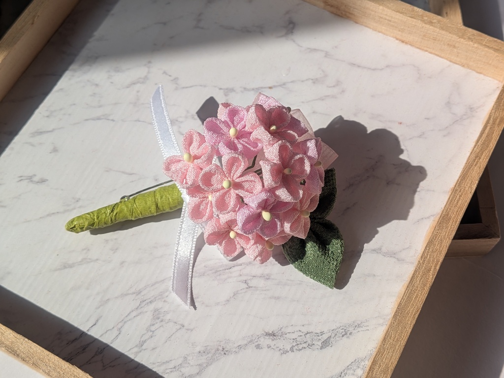 つまみ細工紫陽花のコサージュ(ピンク)