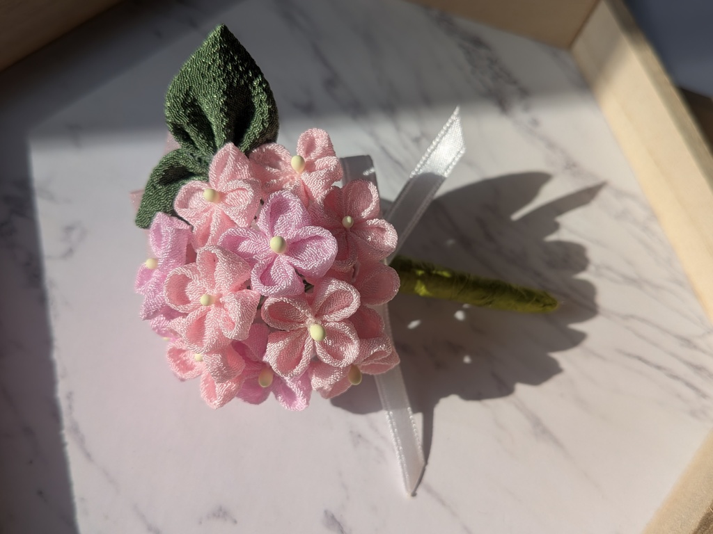 つまみ細工紫陽花のコサージュ(ピンク)