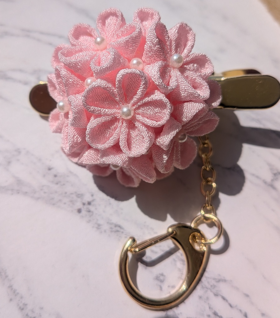 つまみ細工のキークリップ(ピンク)