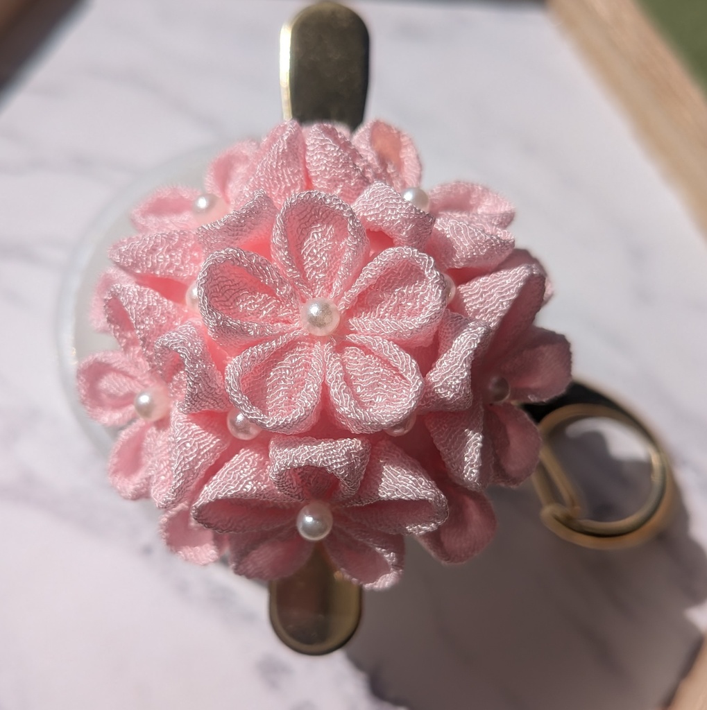 つまみ細工のキークリップ(ピンク)