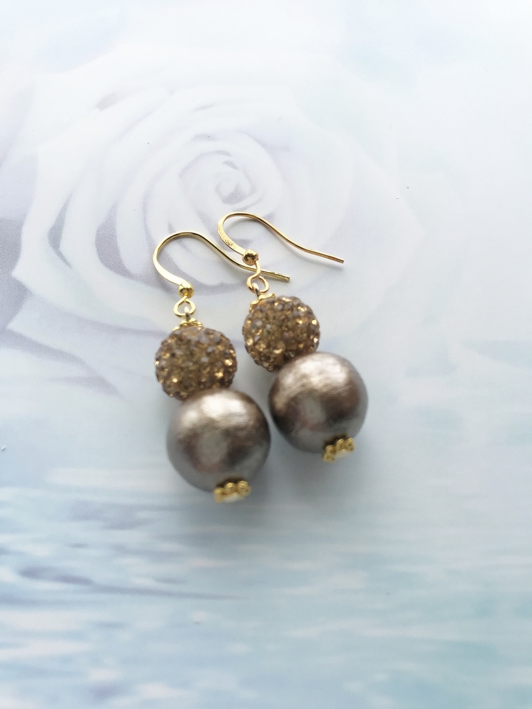 地域猫支援 コットンパールピアス ブラウン×ライトブラウン