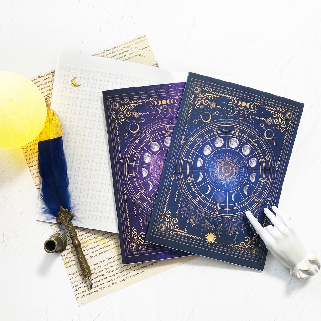 魔法の本のようなノート "月の満ち欠け12星座"（方眼紙ver.）