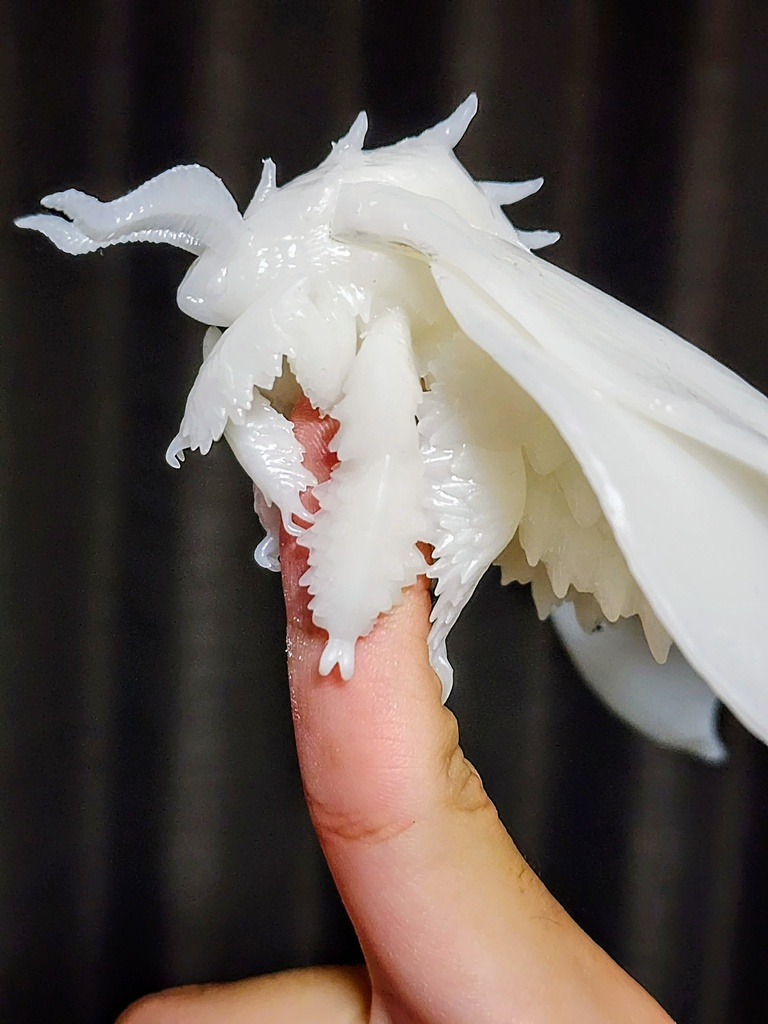 もふもふ蛾の指人形(台座付き) 未塗装・未組み立てフィギュア