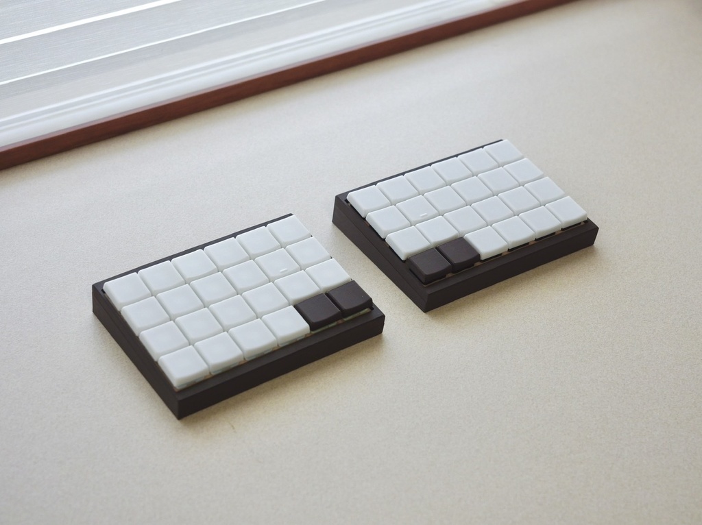 【ケース&キーキャップ付き】【はんだ付け済み】PEKS48 無線分割キーボードキット