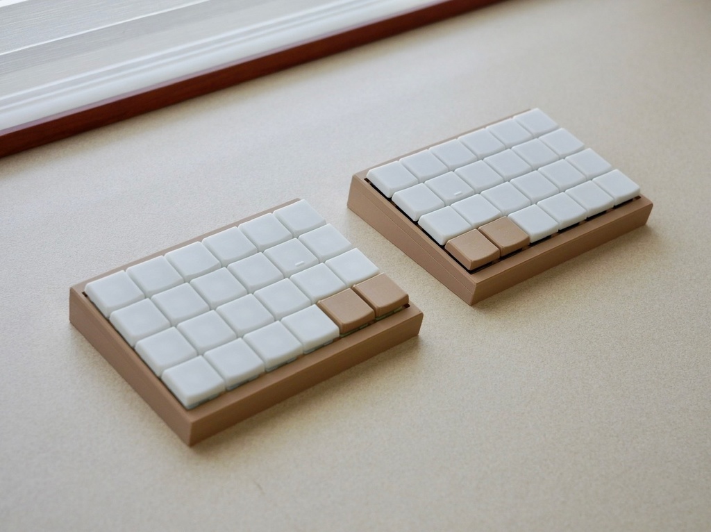 【ケース&キーキャップ付き】【はんだ付け済み】PEKS48 無線分割キーボードキット