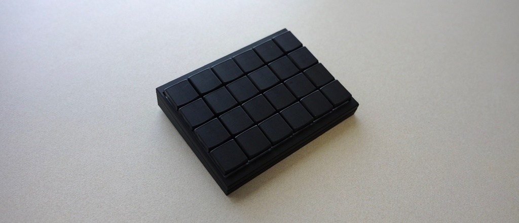 【ケース&キーキャップ付き】【はんだ付け済み】PEKS48 無線分割キーボードキット