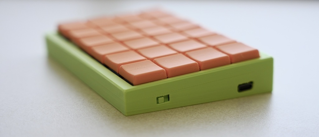 【ケース&キーキャップ付き】【はんだ付け済み】PEKS48 無線分割キーボードキット