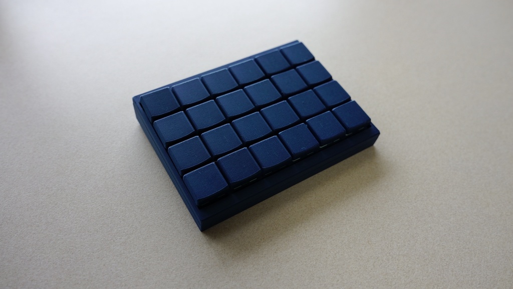 【ケース&キーキャップ付き】【はんだ付け済み】【17mmピッチ】PEKS48-mini 無線分割キーボードキット