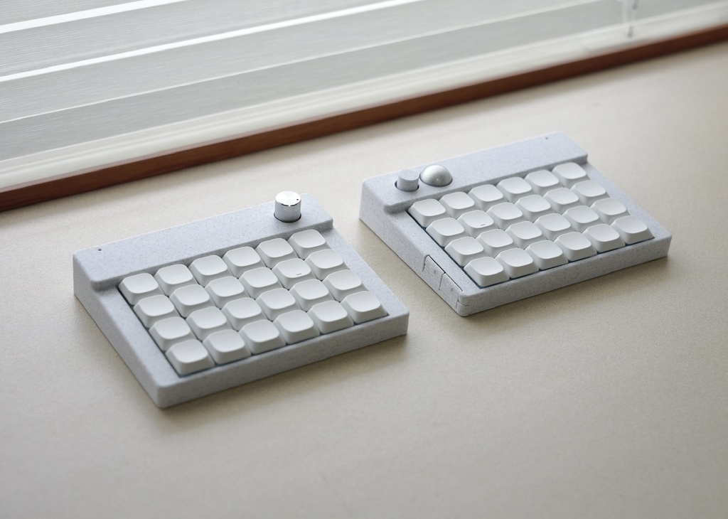 SIDE48 人差し指トラックボール付き無線分割キーボード