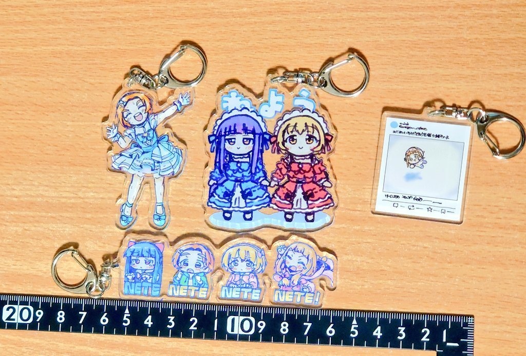 薫ちゃんアクキー 70 x 70 (mm)