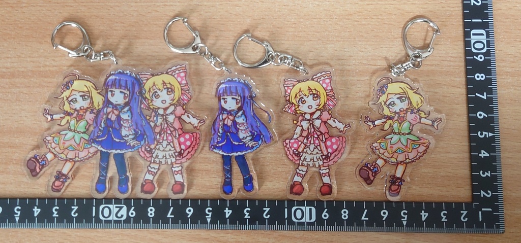 フリプリ+小春ちゃんアクキー 70 x 70 (mm)