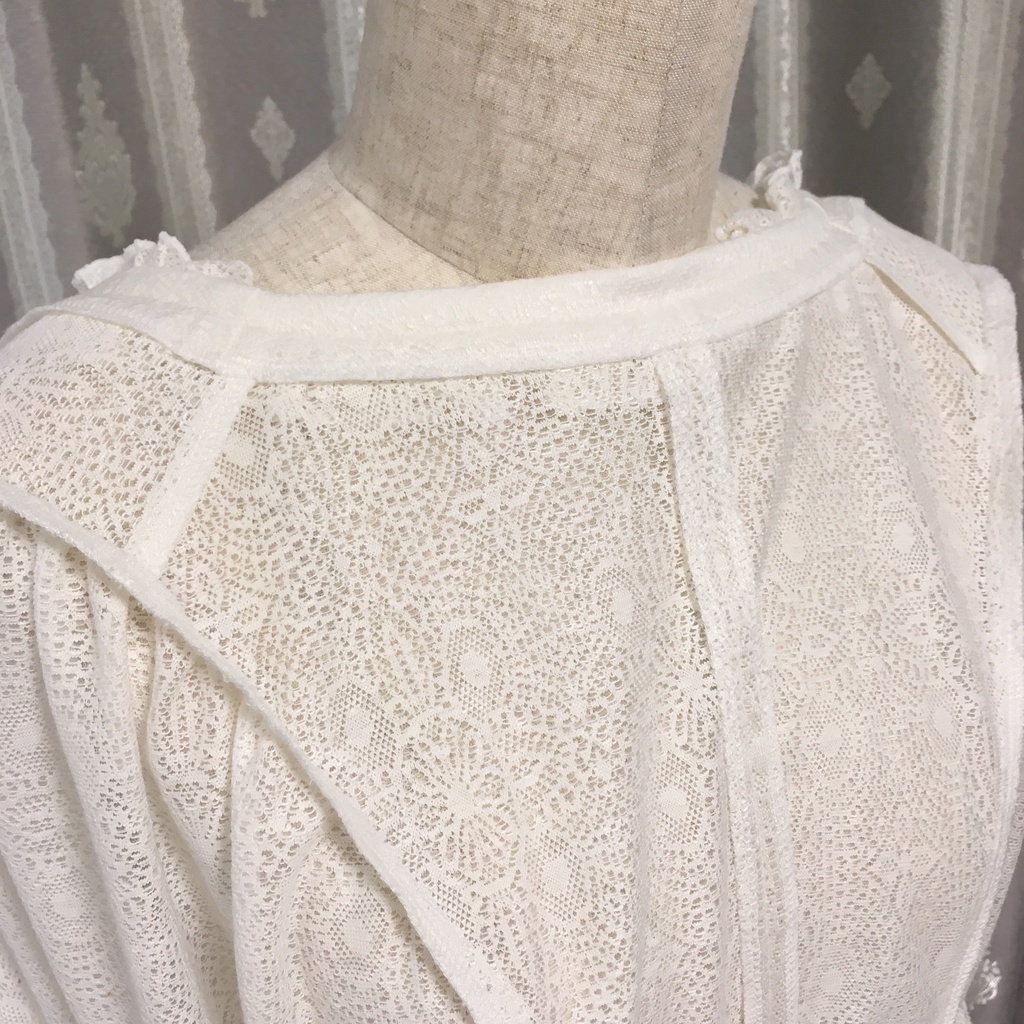 ドルマンスタイルレースマント