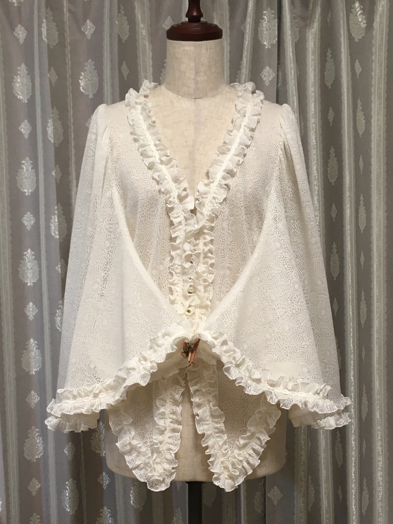 ドルマンスタイルレースマント