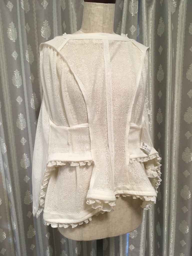 ドルマンスタイルレースマント