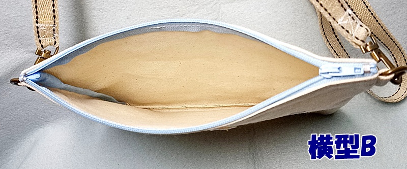 いちごウスさんサコッシュ