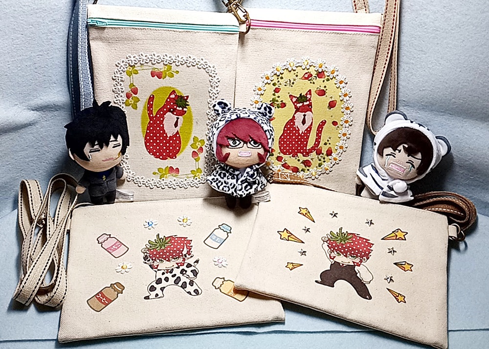 いちごウスさんサコッシュ