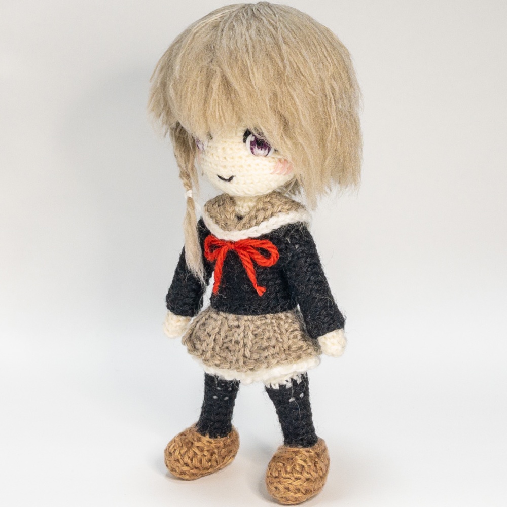 自立するヒトガタあみぐるみ(プロトタイプ セーラー服)/Self-standing Amigurumi doll(prototype sailor suit)