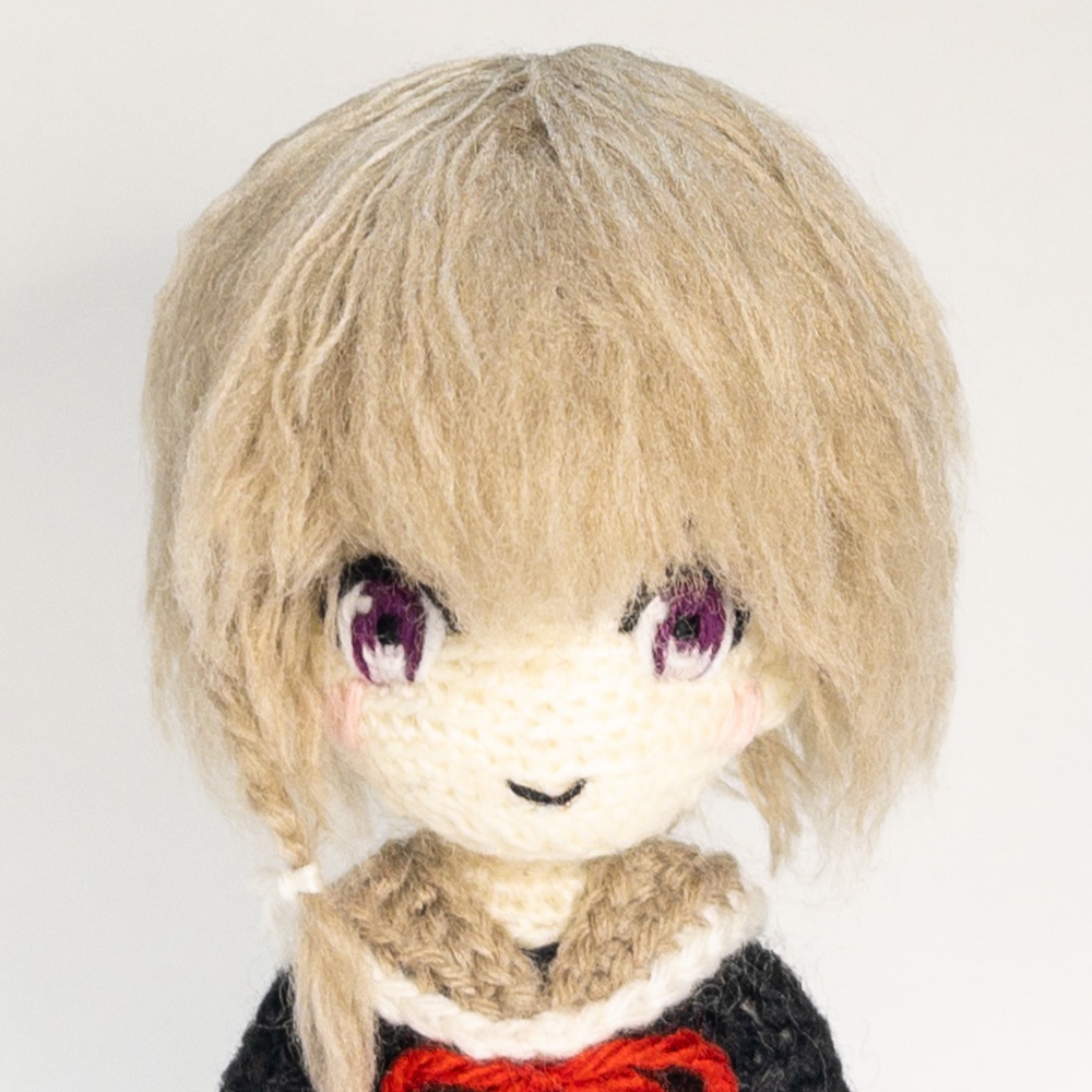 自立するヒトガタあみぐるみ(プロトタイプ セーラー服)/Self-standing Amigurumi doll(prototype sailor suit)