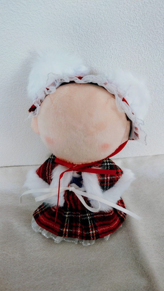 【先取りクリスマス⁉🎄】10センチ〜12センチぬい服 チェック柄ケープ&スカートandヘッドドレス🩷