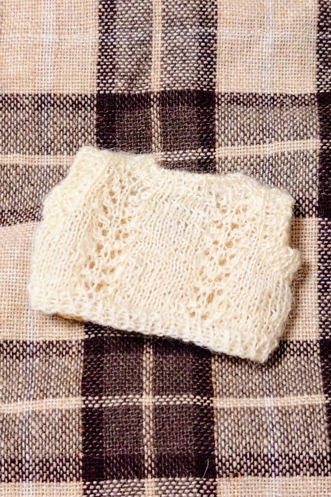 透かし編みのベスト