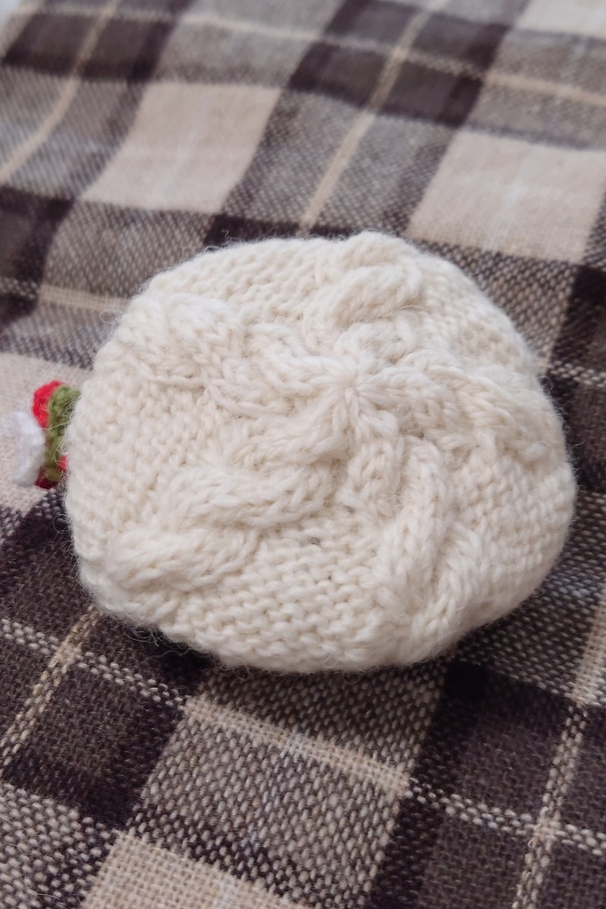 ケーブル模様のキャスケット(小)