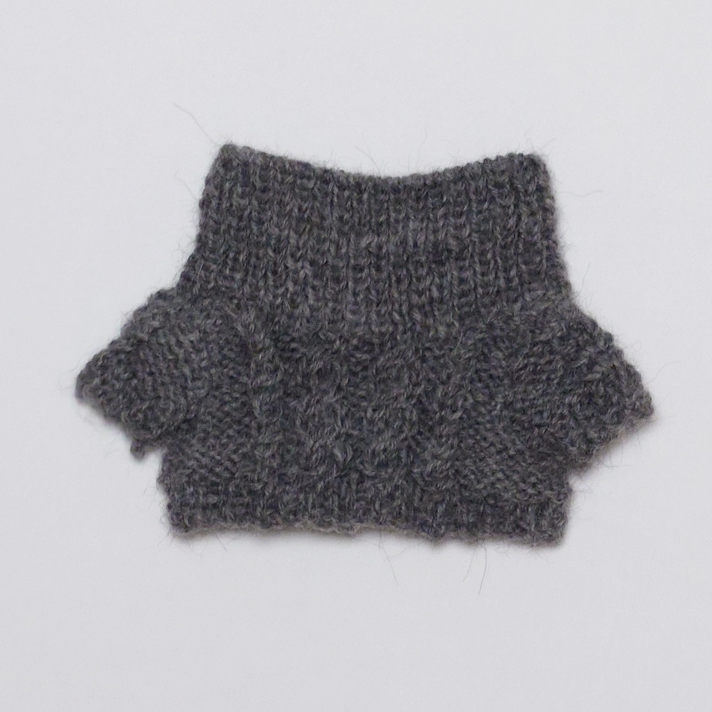 ケーブル模様の2wayセーター(濃グレー)