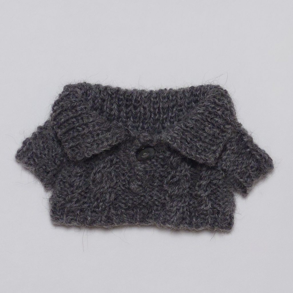 ケーブル模様の2wayセーター(濃グレー)