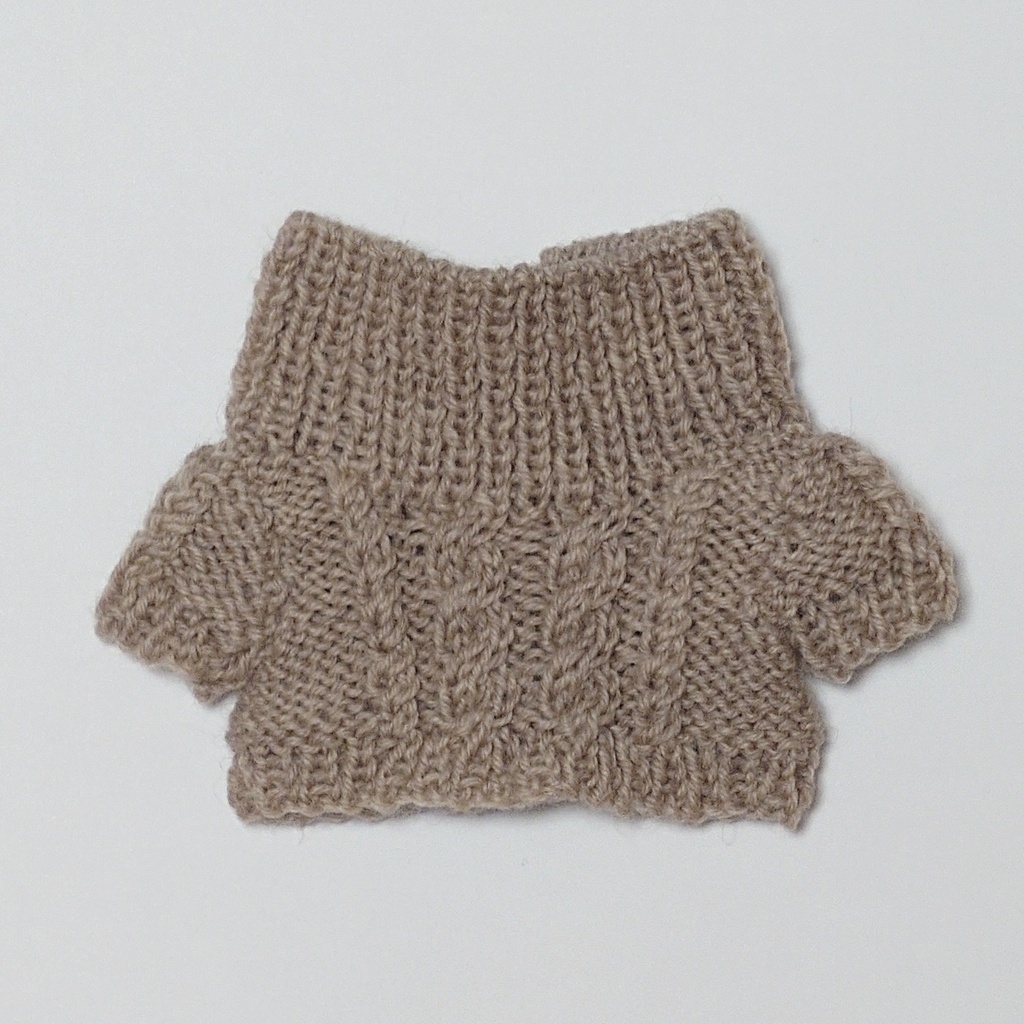 ケーブル模様の2wayセーター(ブラウン)