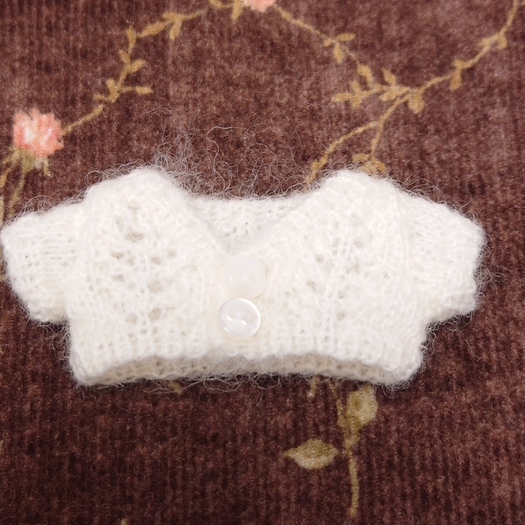 透かし編みのカーディガン(より小さめ)