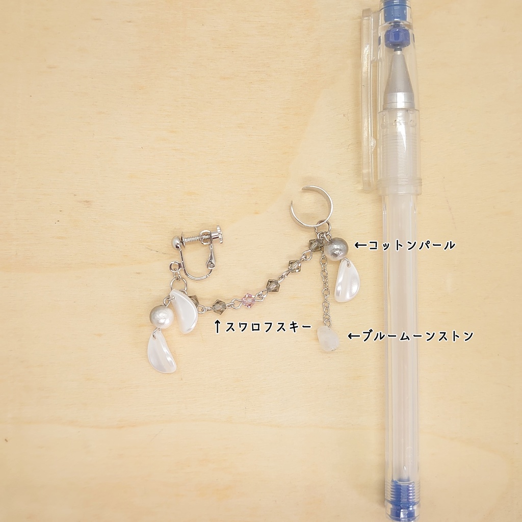 ブルームーンストン・花びらモチーフカフ付きイヤリング