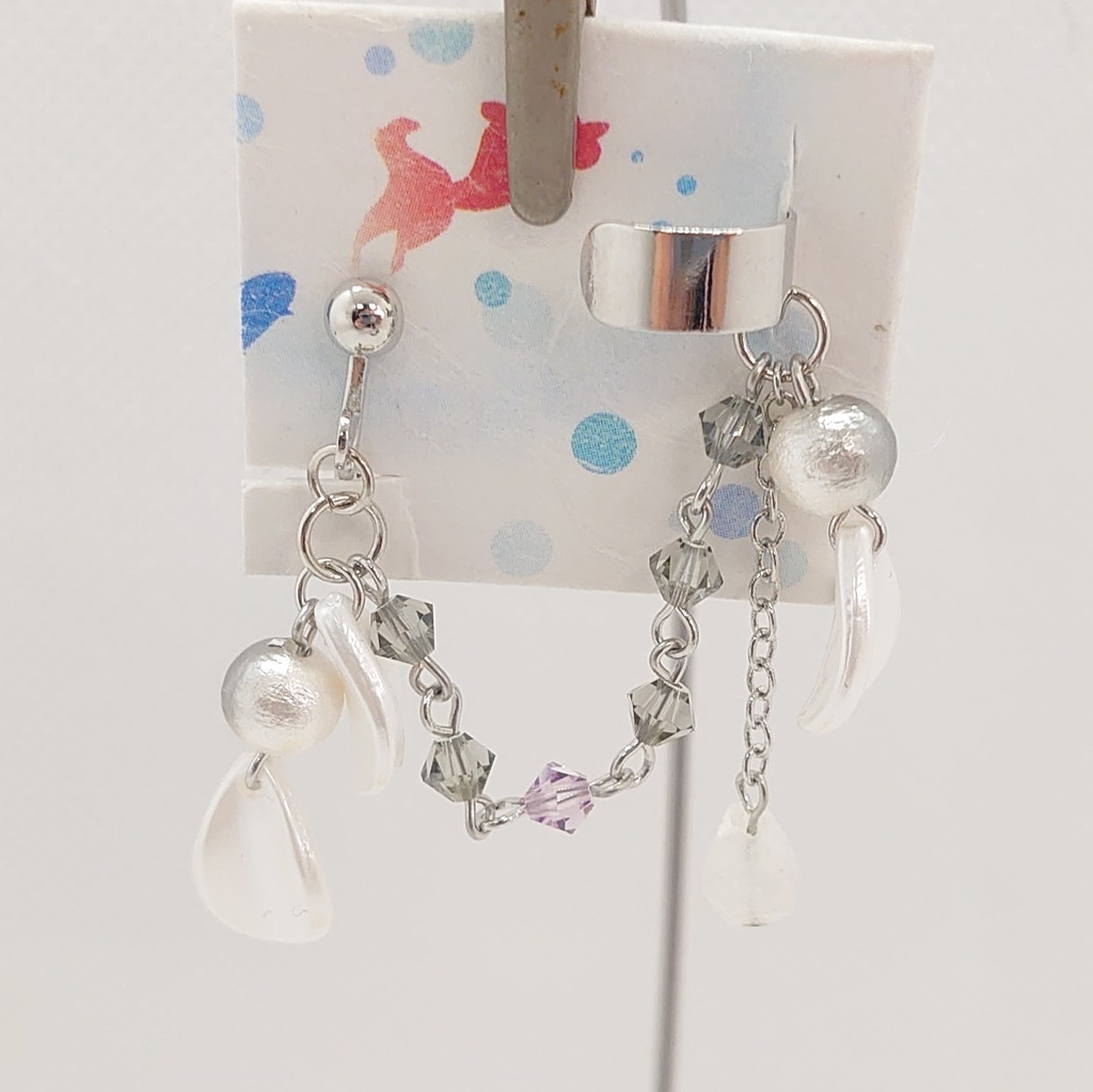 ブルームーンストン・花びらモチーフカフ付きイヤリング