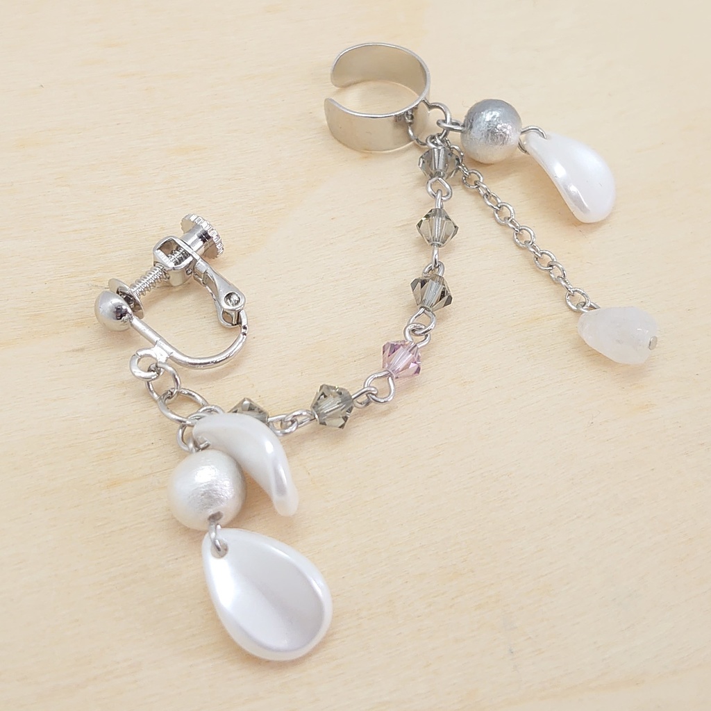 ブルームーンストン・花びらモチーフカフ付きイヤリング