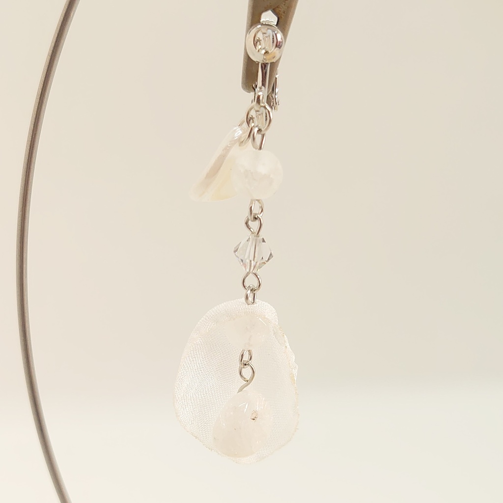 フロスト水晶・クラッククォーツ・花びらモチーフイヤリング