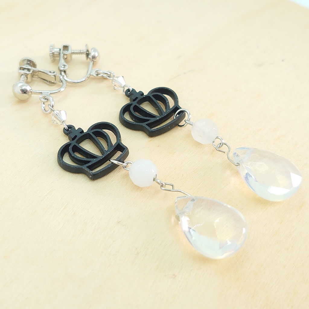 ホワイトジェイド・クラウンイヤリング