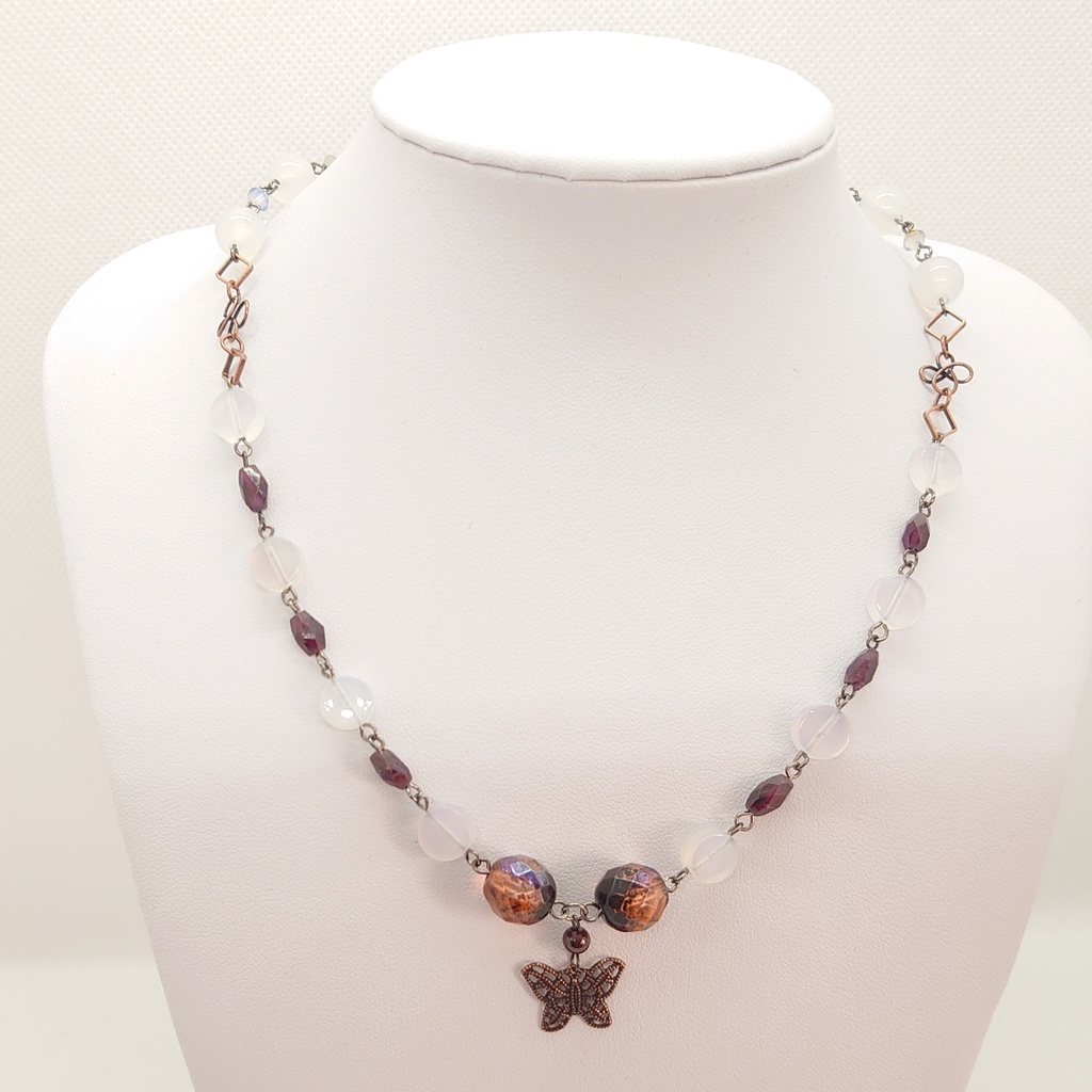 ホワイトアゲート・ガーネット・蝶ネックレス