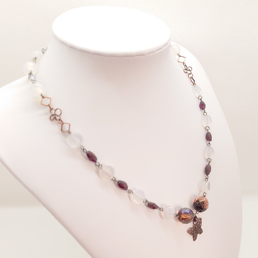 ホワイトアゲート・ガーネット・蝶ネックレス