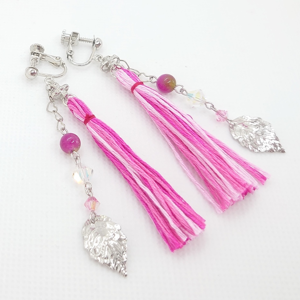 桜カラー・ピンクタッセルイヤリング