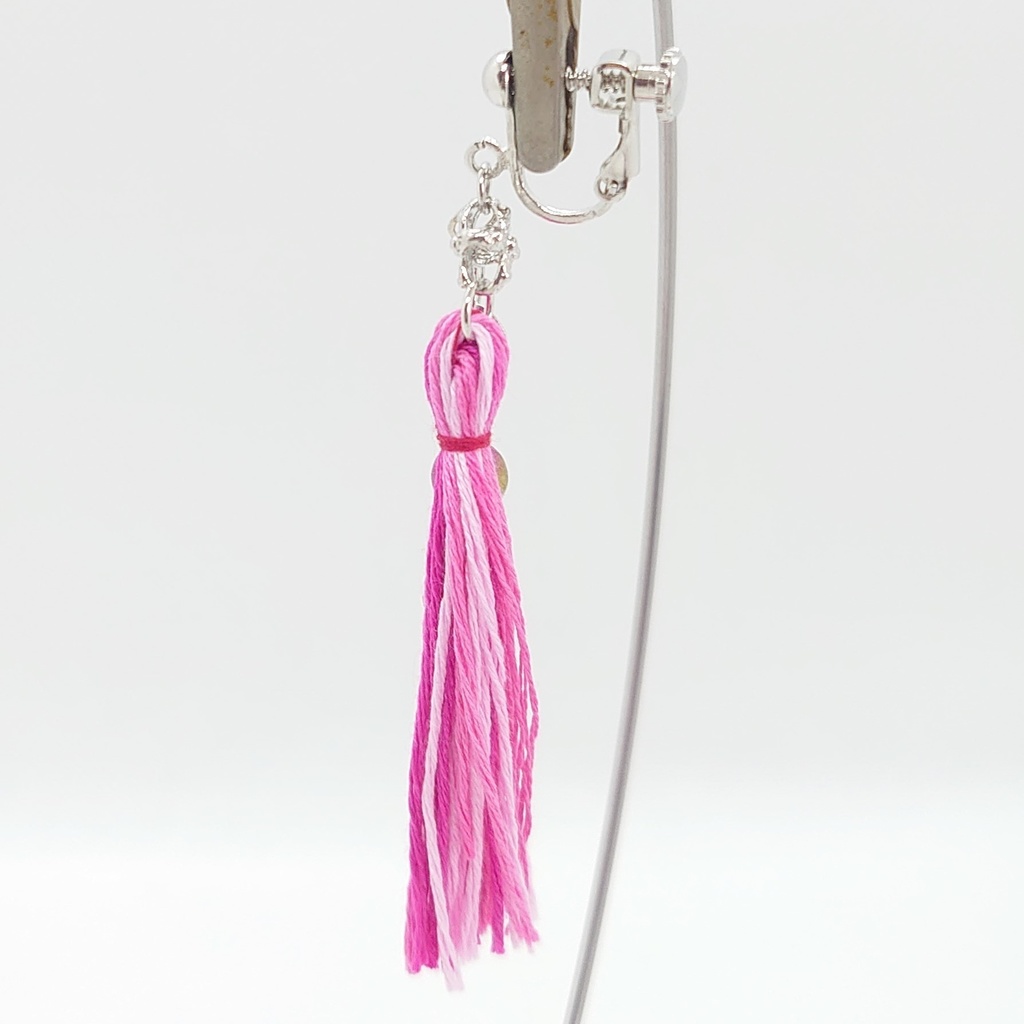 桜カラー・ピンクタッセルイヤリング