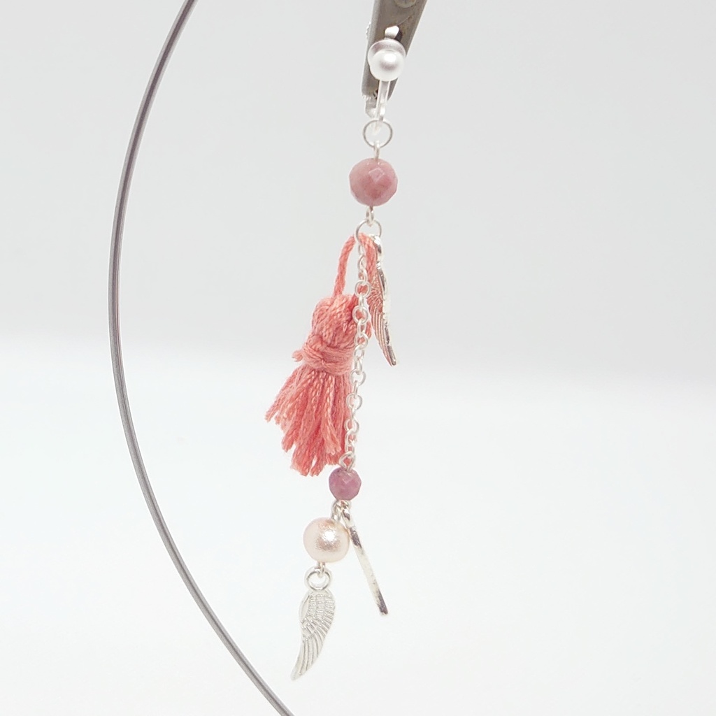 ロードナイト・フェザー・サーモンピンクタッセルイヤリング