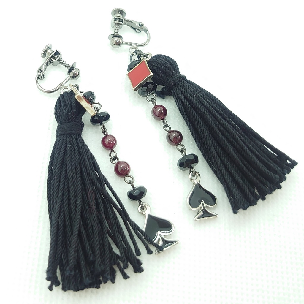 トランプモチーフ・ブラックタッセルイヤリング