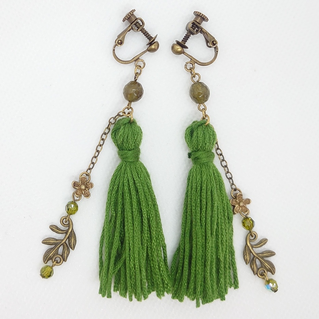 グリーンガーネット・リーフ・グリーンタッセルイヤリング