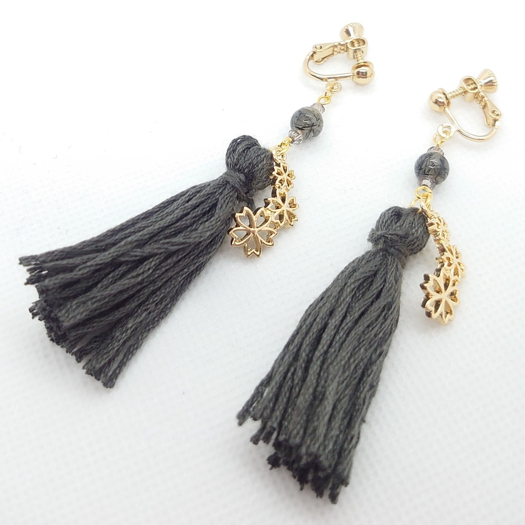 ブラックルチルクォーツ・桜・グレータッセルイヤリング